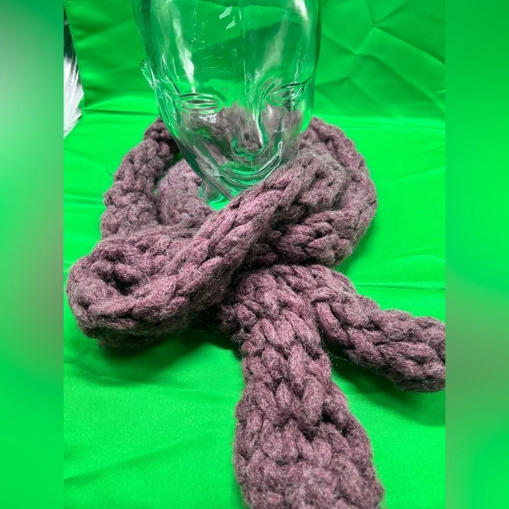 Chunky Knit Scarf in Deep purple - Picture 4 of 4